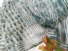 Load image into Gallery viewer, beautiful green handloom print cotton kota doria saree I Chanchal bringing art tom life