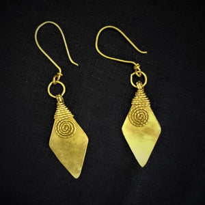 gorgeous black golden Dokra handmade jewelry set I Chanchal bringing art to life