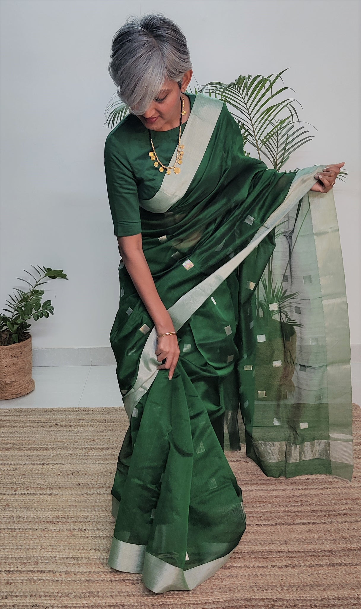 Swtantra Sarees : Buy Swtantra Surreal Scarlet Linen Saree With Silver  Border And Unstitched Blouse Online | Nykaa Fashion.